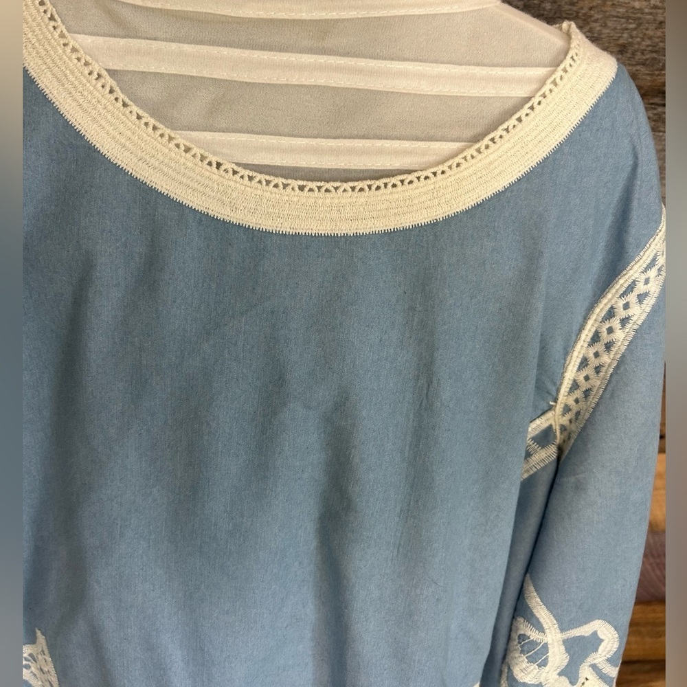 Chico's Blue Tunic Top with White Lace Trim Size 3xl - Picture 4 of 7